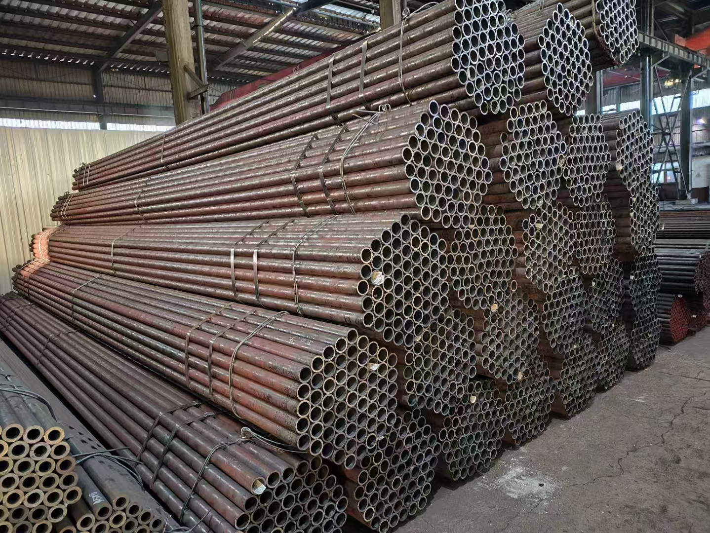 Efficient construction processes with steel structures