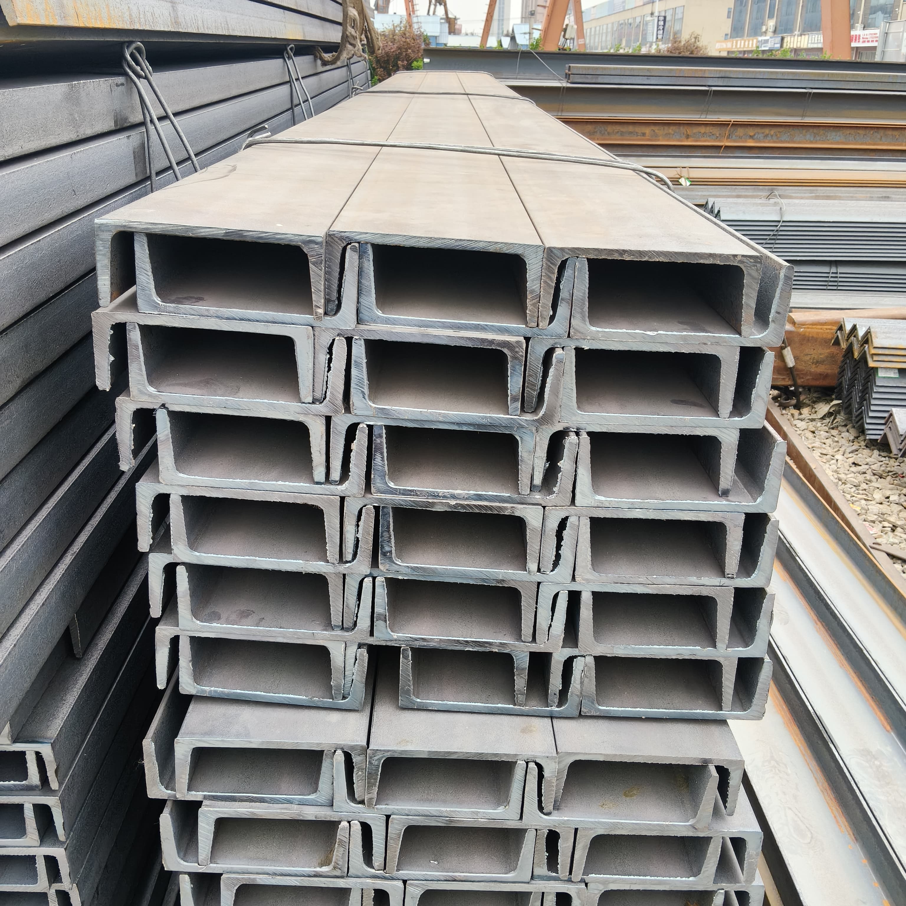 Wide range of seamless carbon pipe sizes available