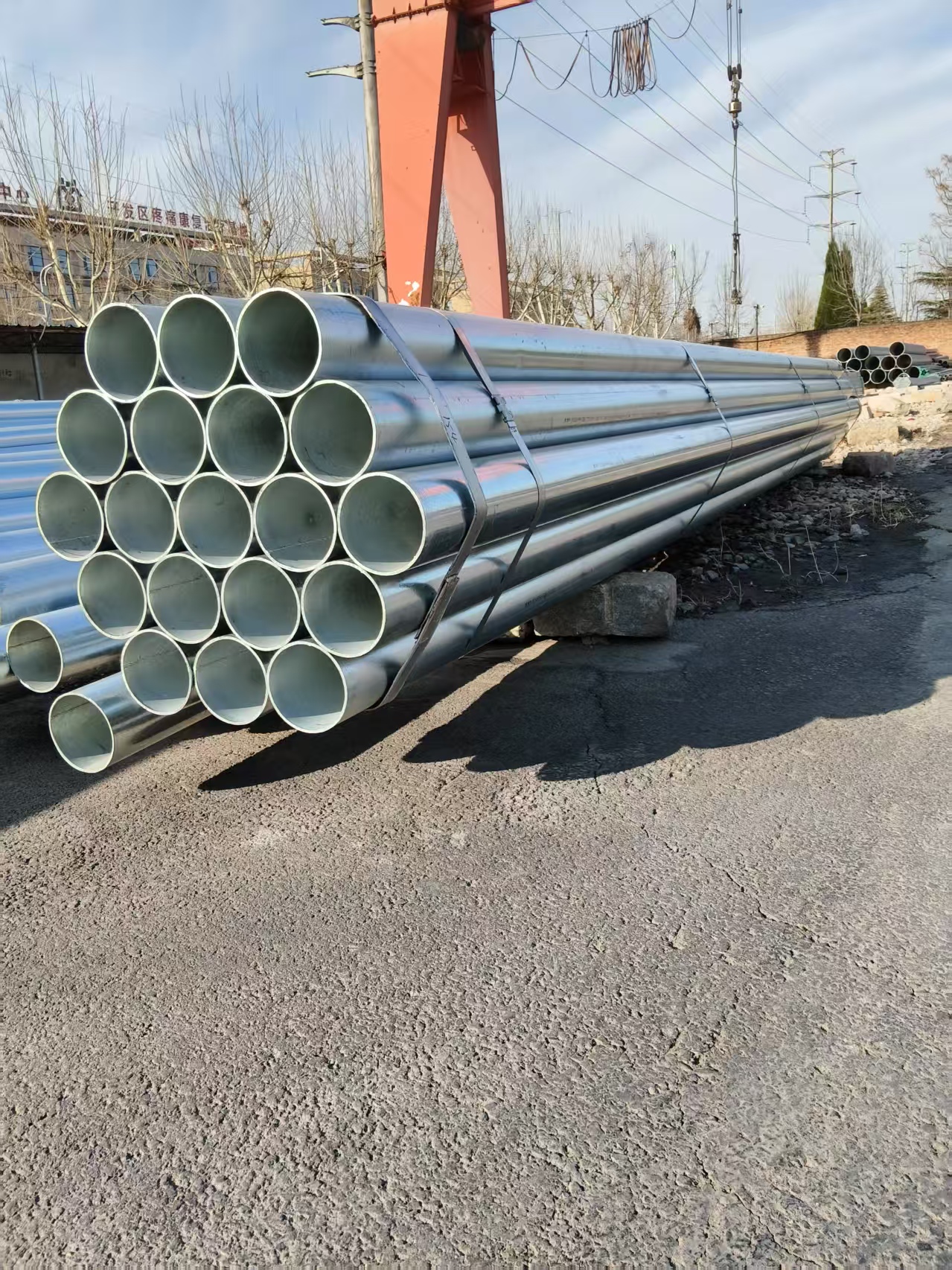 Versatile seamless tubes for a wide range of mechanical uses